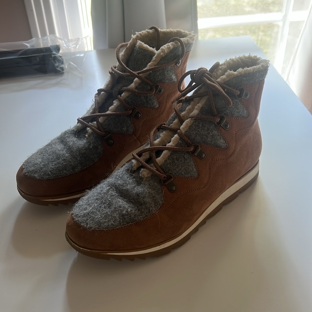 Sonoma Brown and Gray Lace Up Boots